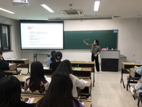 1电子竞技博彩
举办励学考研训练营之考研心态讲座